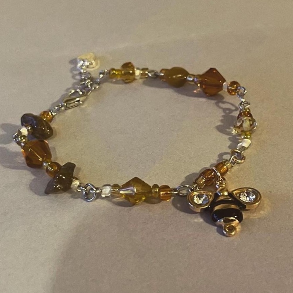 ♡❀˖⁺. ༶ 🌻🐝🍯⋆˙⊹❀♡
ℍ𝕒𝕟𝕕𝕞𝕒𝕕𝕖 𝕓𝕖𝕖 bracelet
♡❀˖⁺. ༶ 🌻🐝🍯⋆˙⊹❀♡ - Picture 3 of 4